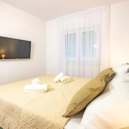 Frane - Maslina And Lavanda Apartmán *
