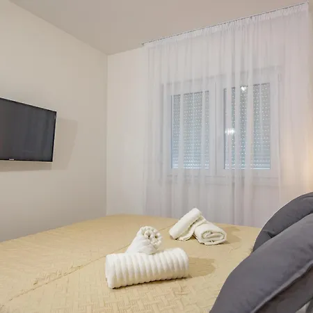 Frane - Maslina And Lavanda Apartmán